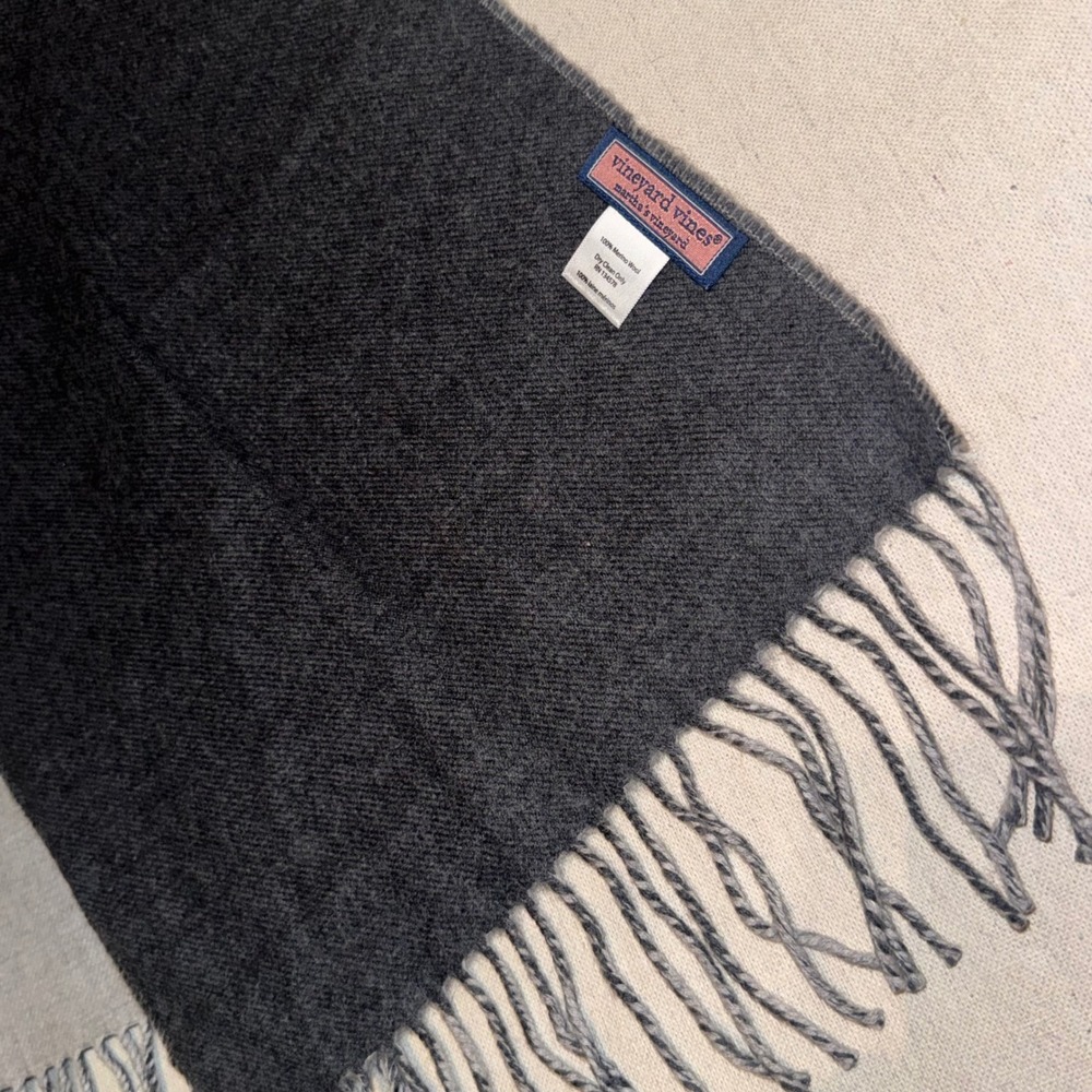 Vineyard Vines Scarf 100% Merino Wool Reversible Gray Charcoal Fringe RN 134578